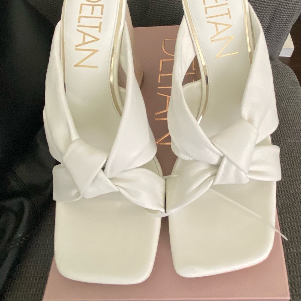 Women Heels - Picture 2 of 7